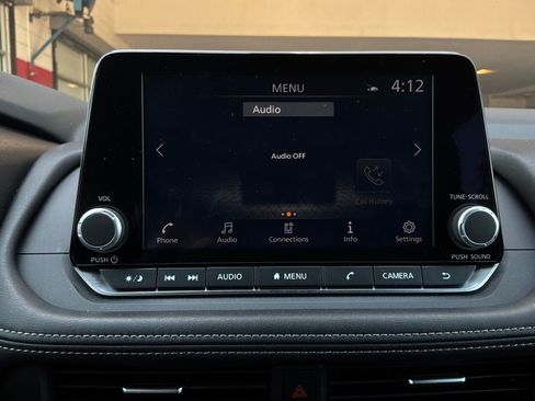 Used 2025 Nissan Rogue SV FWD image 29