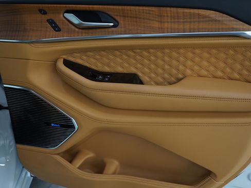 Used 2024 Jeep Grand Cherokee L Summit image 9