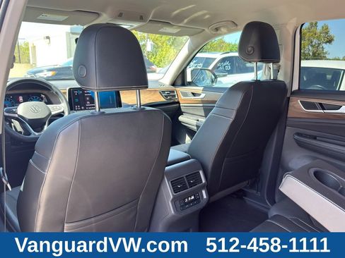 Used 2024 Volkswagen Atlas SE w/ Black Wheel Package FWD image 28