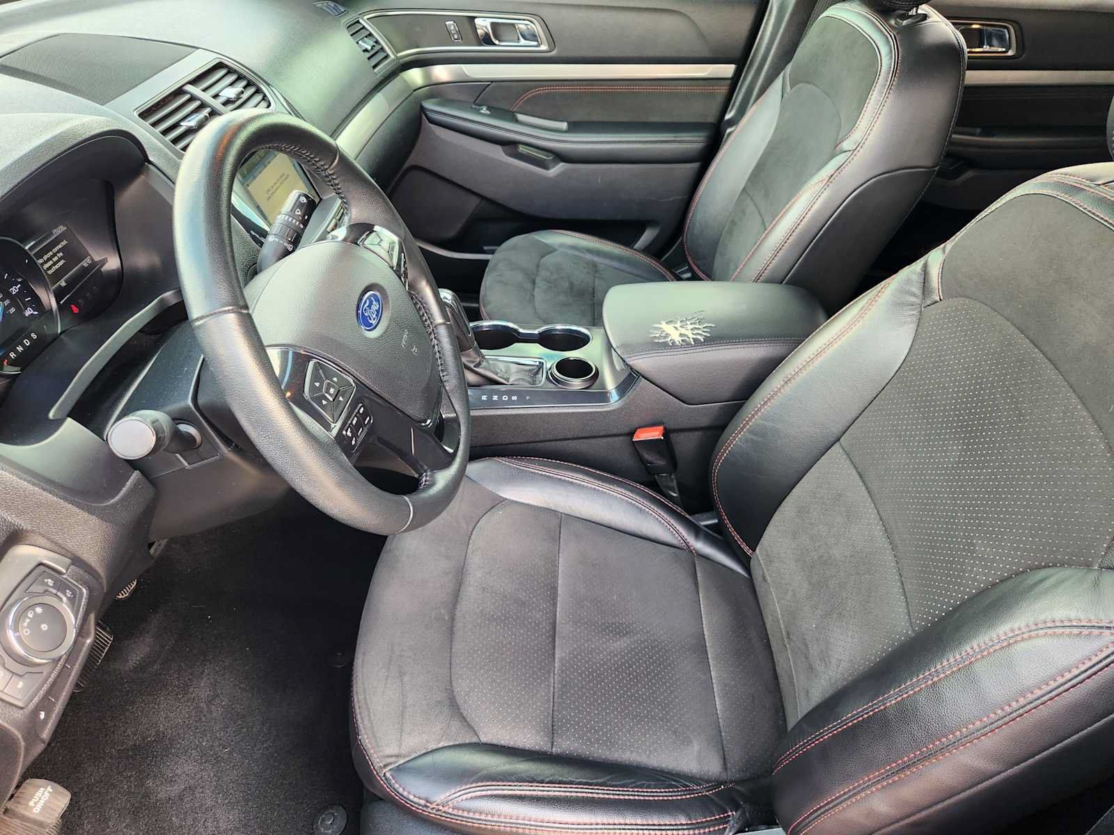 Used 2018 Ford Explorer XLT w/ Equipment Group 202A FWD image 12