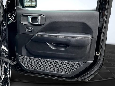 Used 2023 Jeep Wrangler Sahara w/ Cold Weather Group image 29