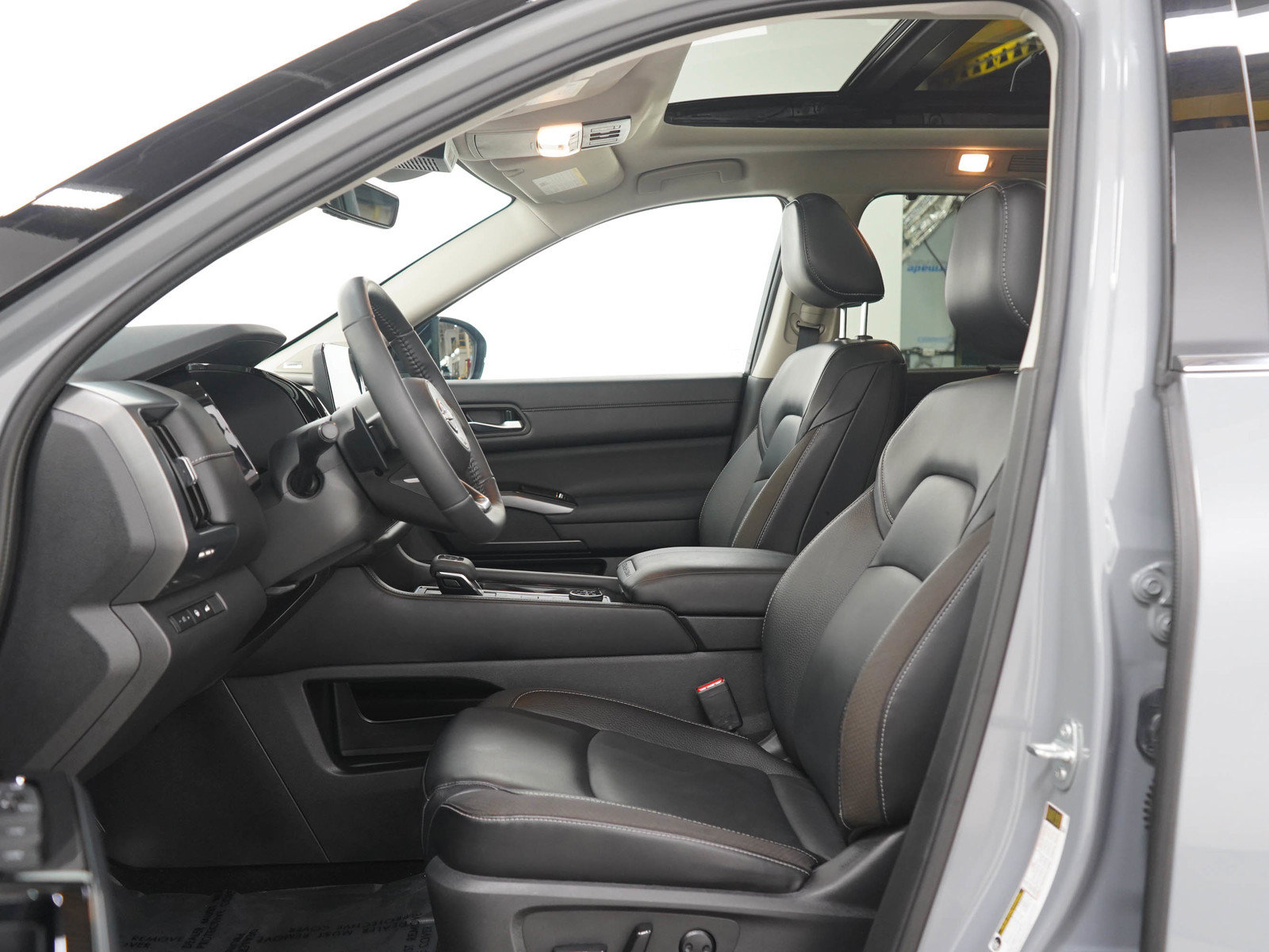 Used 2024 Nissan Pathfinder SL w/ SL Premium Package AWD/4WD image 21