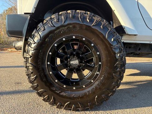 Used 2015 Jeep Wrangler Sahara image 14