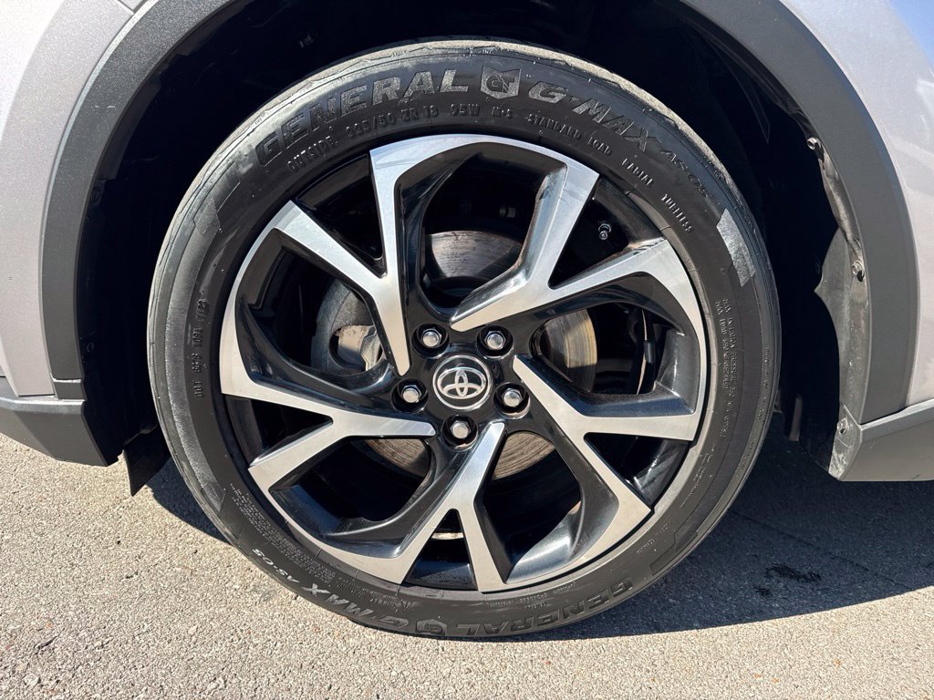 Used 2020 Toyota C-HR XLE FWD image 27