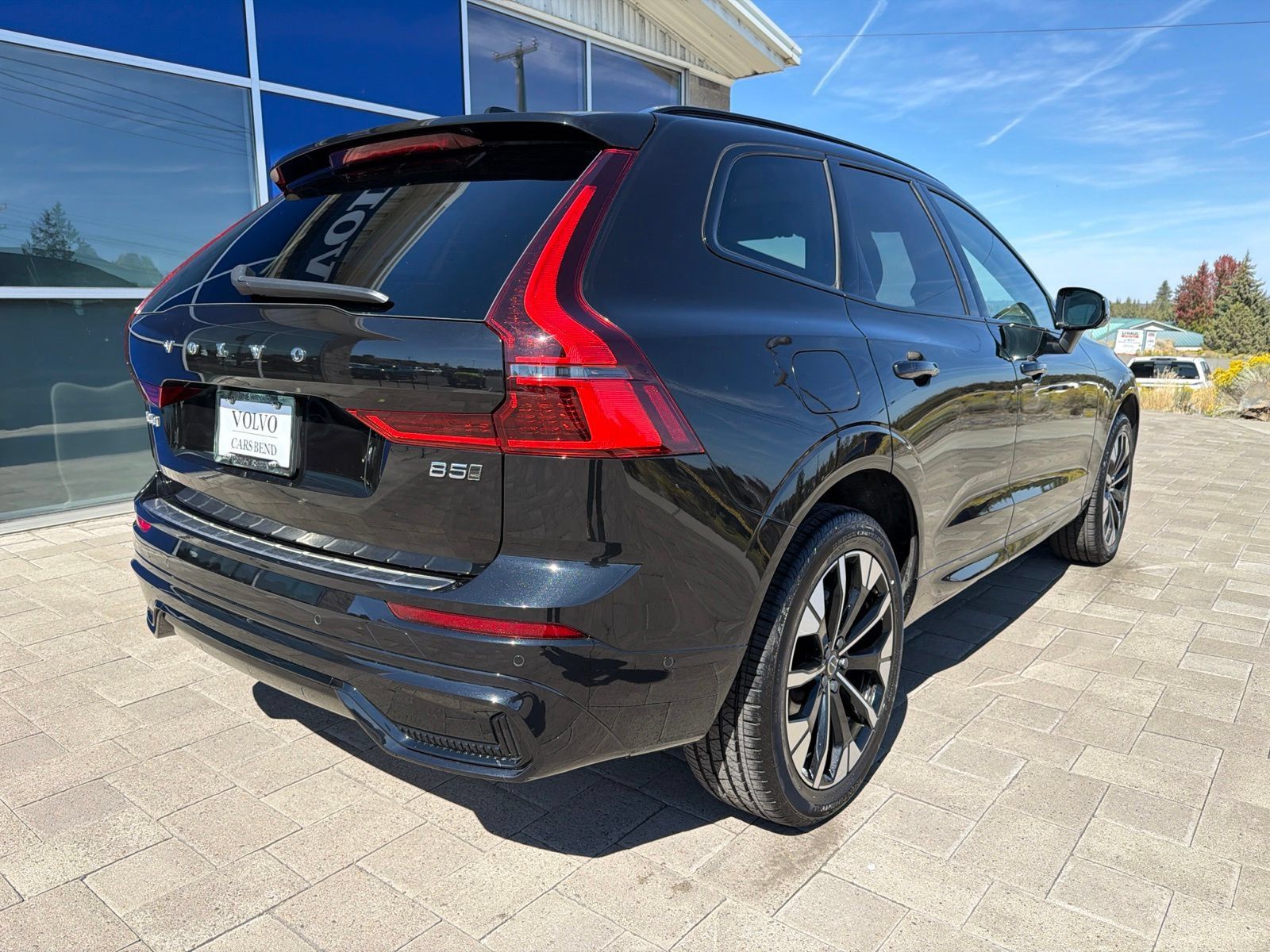 Used 2026 Volvo XC60 B5 Plus AWD/4WD image 7