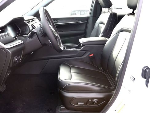 New 2025 Jeep Grand Cherokee Limited w/ MOPAR Finishing Package image 23