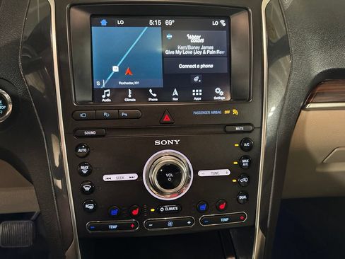 Used 2019 Ford Explorer Limited w/ Ford Safe & Smart Package AWD/4WD image 18