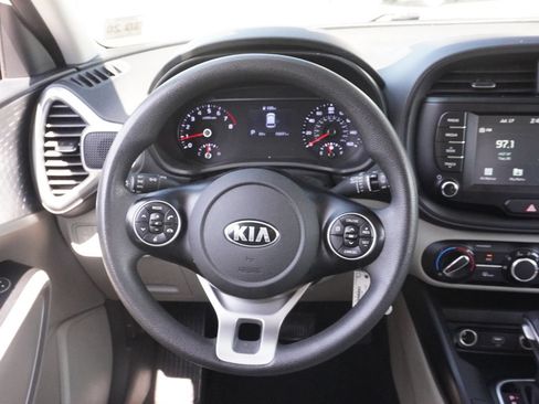 Used 2021 Kia Soul LX FWD image 30
