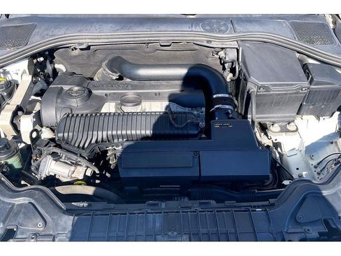 Used 2016 Volvo V60 T5 Cross Country w/ Convenience Package image 12