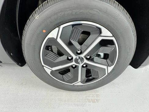 New 2026 Kia Niro EX FWD image 9