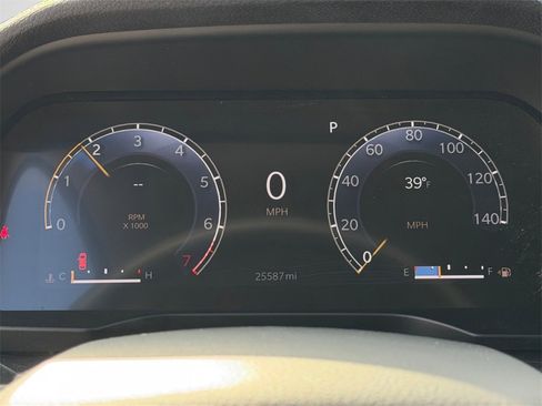 Used 2024 Jeep Grand Cherokee Limited w/ Luxury Tech Group II image 13