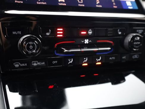 Used 2022 Jeep Grand Cherokee L Limited image 19