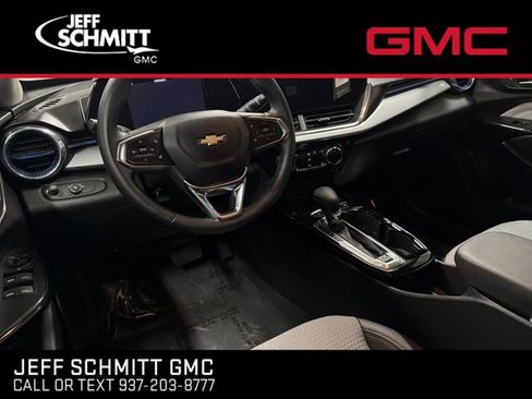 Certified 2025 Chevrolet Trax LT w/ LT Convenience Package image 17