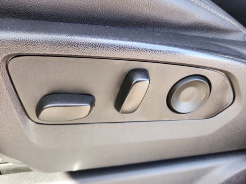 Used 2024 GMC Sierra 1500 SLT image 12