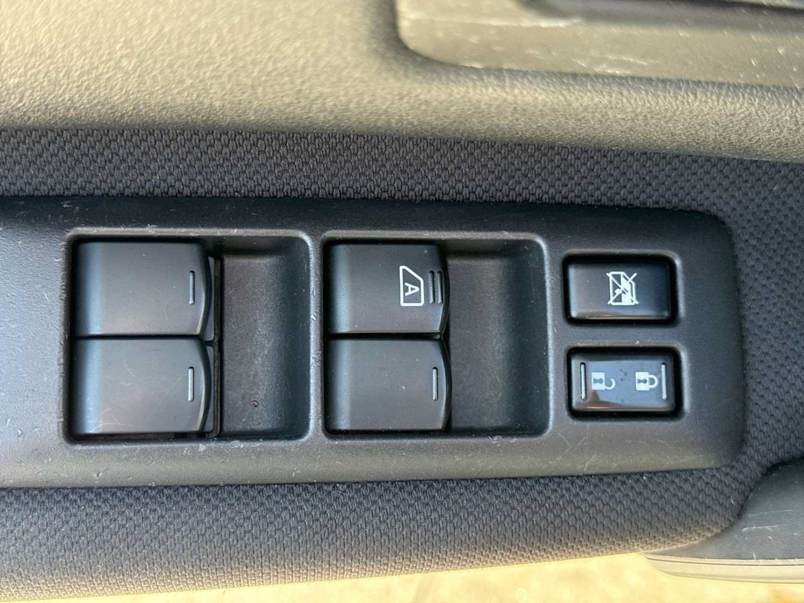 Used 2015 Nissan Rogue S FWD image 16