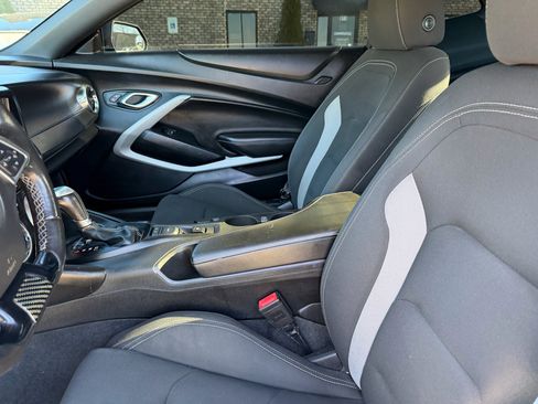 Used 2018 Chevrolet Camaro LT w/ RS Package image 10