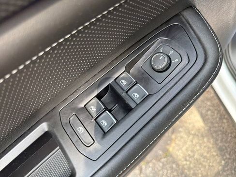 Used 2025 Volkswagen Atlas Cross Sport SEL R-Line AWD/4WD image 26
