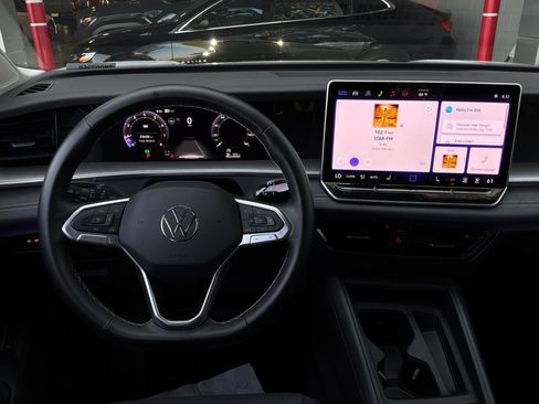 Used 2026 Volkswagen Tiguan SE FWD image 16