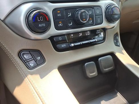 Used 2020 GMC Yukon XL SLT w/ Premium Edition AWD/4WD image 14