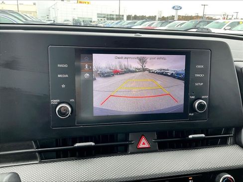 Used 2024 Kia Sportage LX image 18