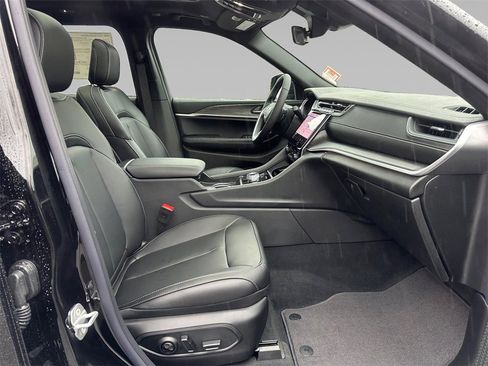 New 2025 Jeep Grand Cherokee Limited w/ Trailer Tow Package image 18