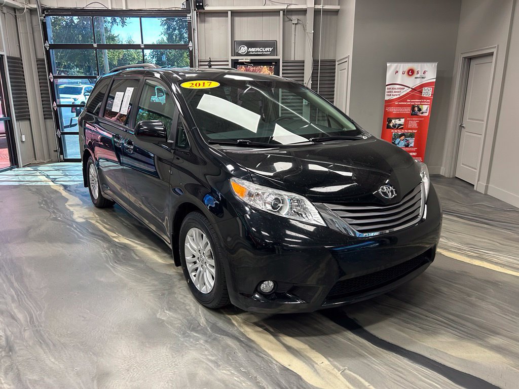 Used 2017 Toyota Sienna XLE FWD image 1