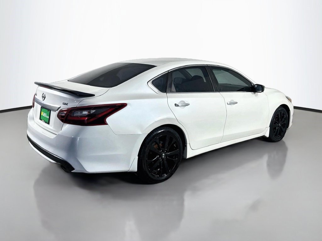 Used 2017 Nissan Altima 2.5 SR w/ Midnight Edition Package FWD image 10