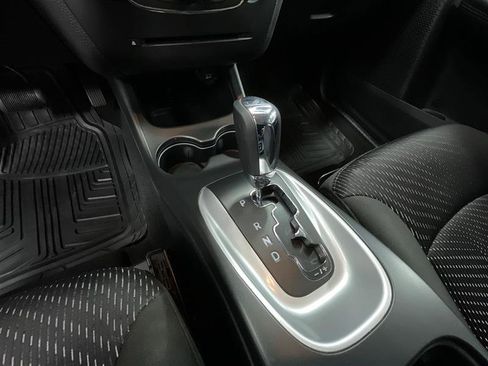Used 2019 Dodge Journey SE image 14