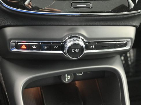 New 2025 Volvo XC40 B5 Core w/ Protection Package Premier image 15