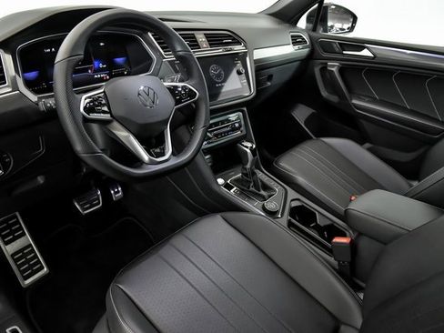 Certified 2024 Volkswagen Tiguan SE R-Line image 7