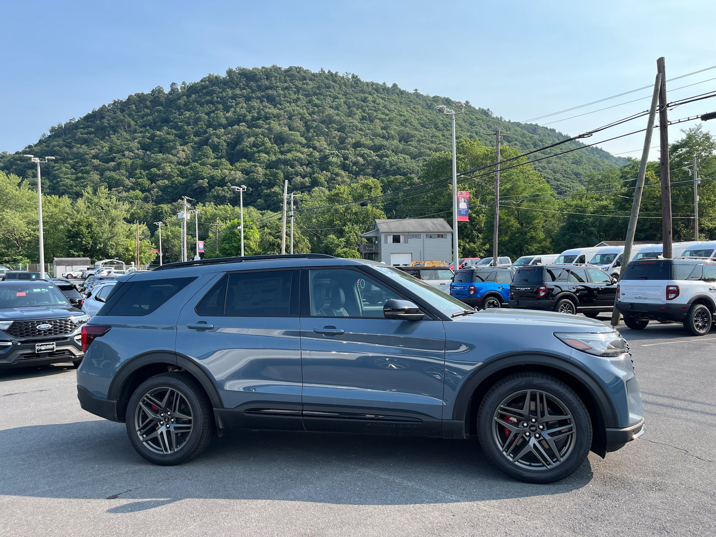 New 2026 Ford Explorer ST w/ Sun And Sound Package AWD/4WD image 5