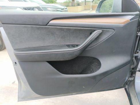 Used 2024 Tesla Model Y Long Range AWD/4WD image 8