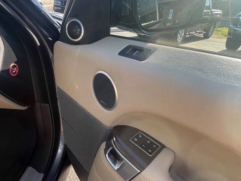 Used 2014 Land Rover Range Rover Sport HSE image 17