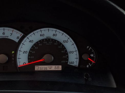 Used 2010 Toyota Camry XLE FWD image 11