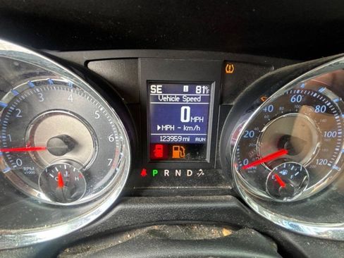 Used 2012 Chrysler Town & Country Touring w/ Entertainment Group #1 FWD image 19