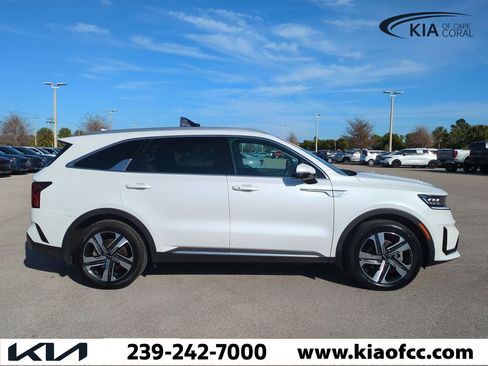 Certified 2023 Kia Sorento SX Prestige w/ Panoramic Sunroof Package image 4
