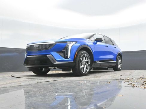 New 2026 Cadillac Optiq Luxury 1 image 40