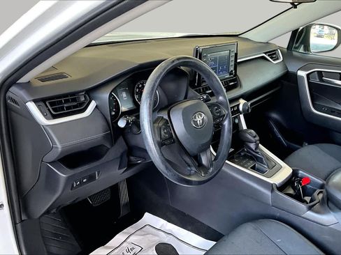 Used 2021 Toyota RAV4 XLE AWD/4WD image 17