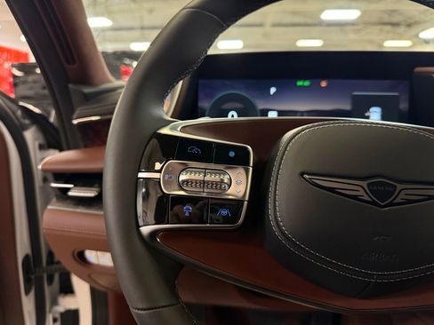 Used 2025 Genesis G90 3.5T image 38