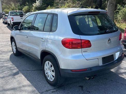 Used 2017 Volkswagen Tiguan S image 2
