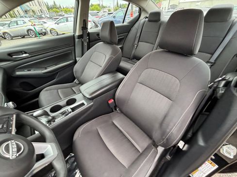 Used 2025 Nissan Altima 2.5 SV FWD image 36