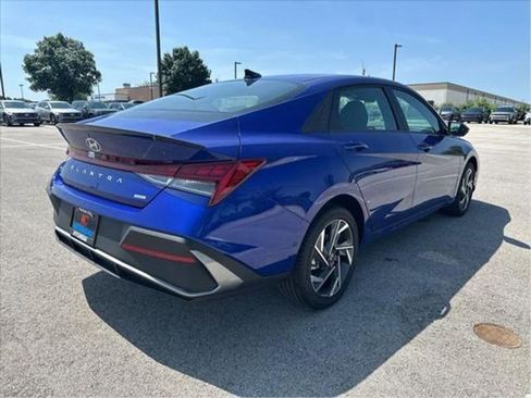 New 2025 Hyundai Elantra SEL FWD image 5