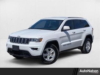 Used 2017 Jeep Grand Cherokee Laredo image 1