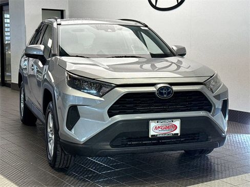 Used 2019 Toyota RAV4 LE image 2
