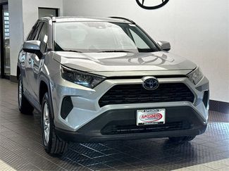 Used 2019 Toyota RAV4 LE video 2