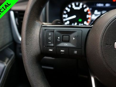 Used 2022 Nissan Rogue SV image 22