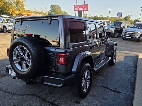 Used 2018 Jeep Wrangler Unlimited Sahara image 7