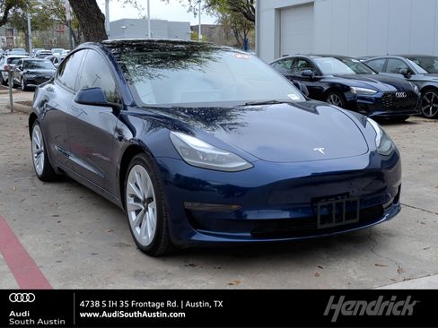 Used 2023 Tesla Model 3 Standard Range image 1