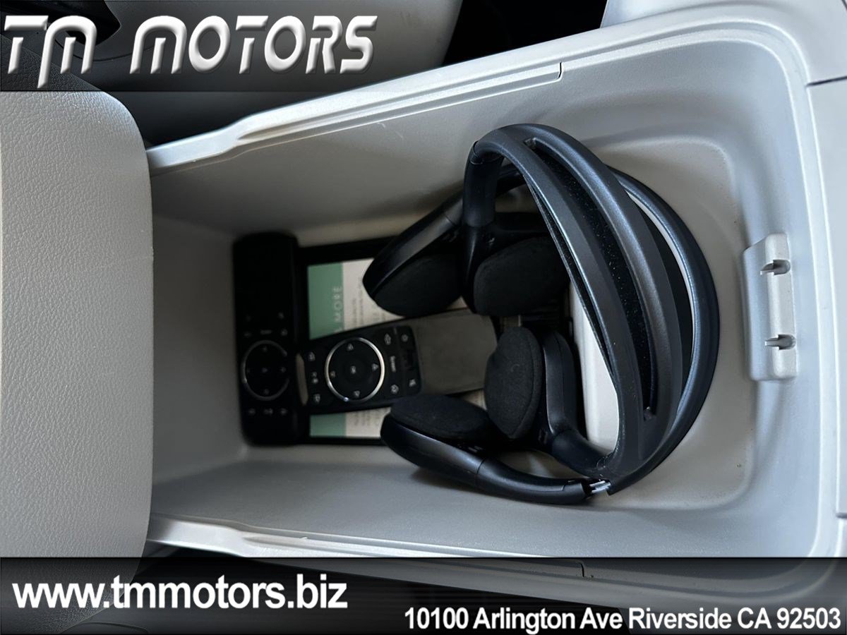 Used 2017 Chrysler Pacifica Limited w/ UConnect Theater Package FWD image 19