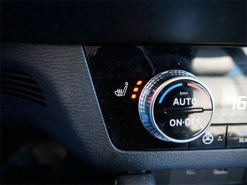 Used 2025 Mitsubishi Outlander SEL image 23